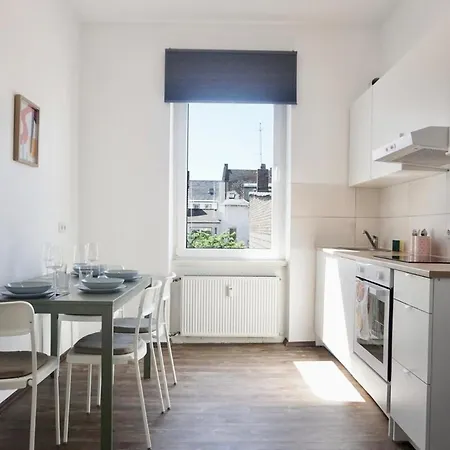 Neu Zentrale Netflix Balkon 4 Gaeste アパート *