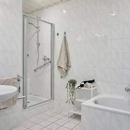 Neu Zentrale Netflix Balkon 4 Gaeste アパート