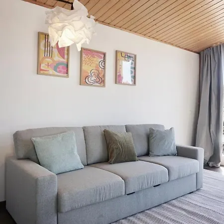 Neu Zentrale Netflix Balkon 4 Gaeste アパート