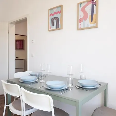 Apartment Neu Zentrale Netflix Balkon 4 Gaeste