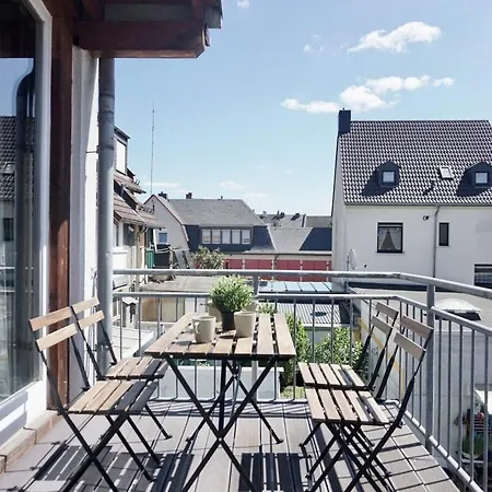 Neu Zentrale Netflix Balkon 4 Gaeste アパート