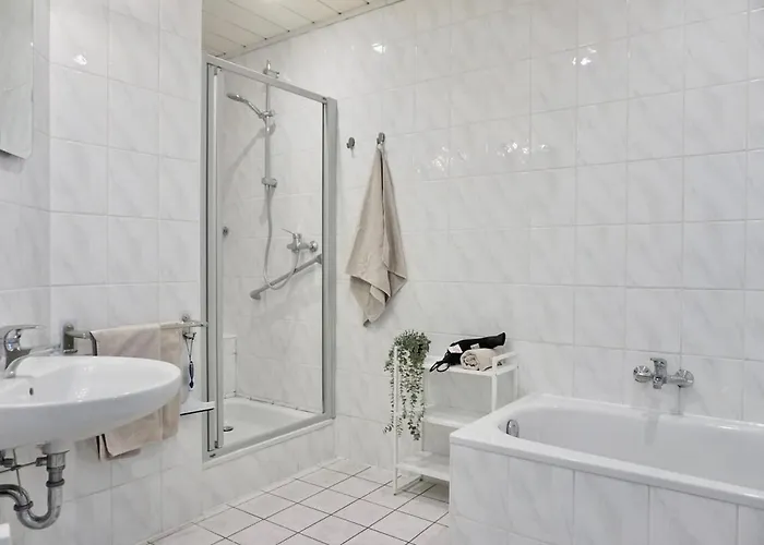 Neu Zentrale Netflix Balkon 4 Gaeste 公寓